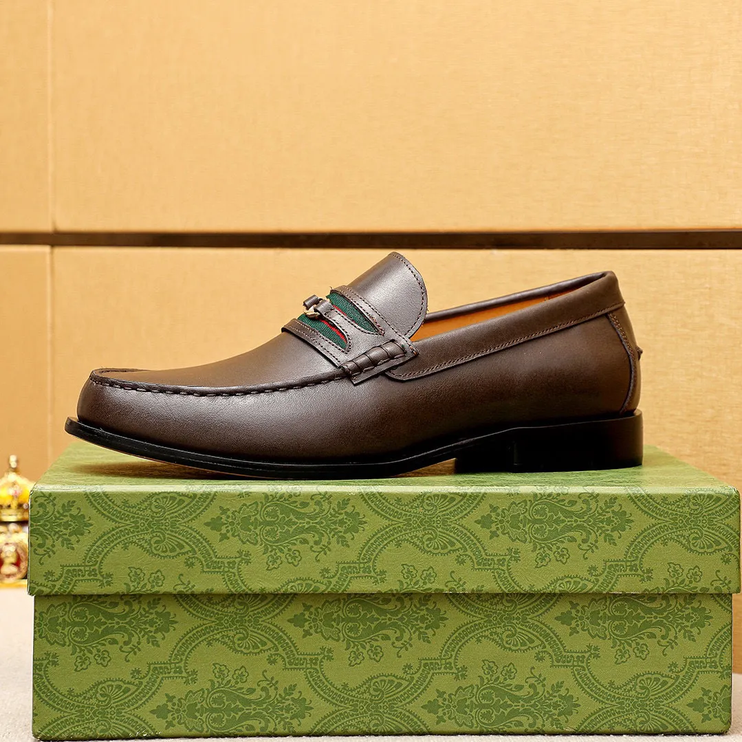 Men's shoes 💰460 💐 Product trademark: GUCCI "Gucci" casual leather shoes Regular size: 38-44 (45.46.47🉑️customized) Product materials: Selected imported first-layer calfskin upper + classic hardware buckle, imported cowhide leather lining. Strong three-dimensional visual effect, original combination outsole Color: 2⃣️colors available